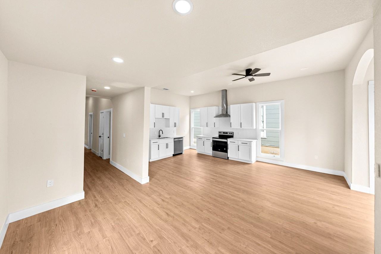 1122 N Pine St - Photo 4 of 33