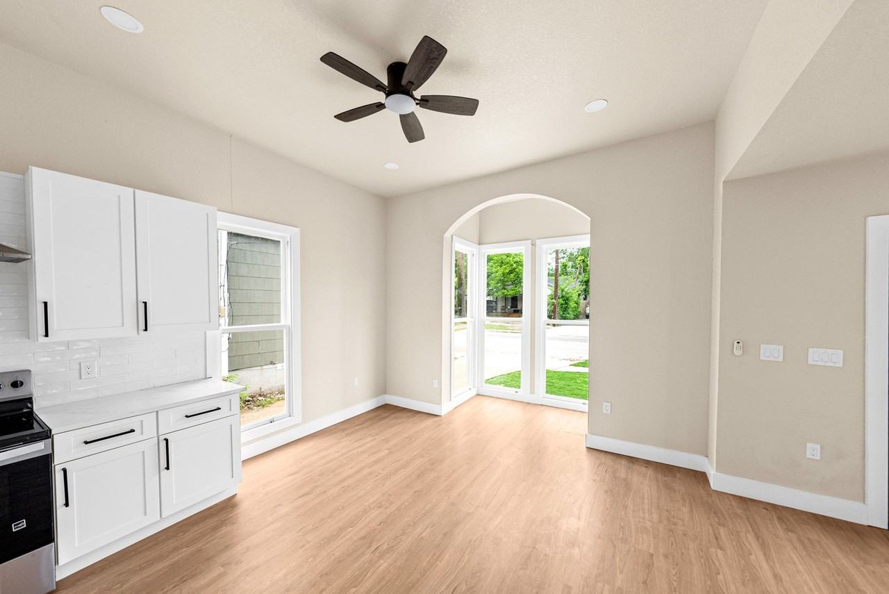1122 N Pine St - Photo 6 of 33