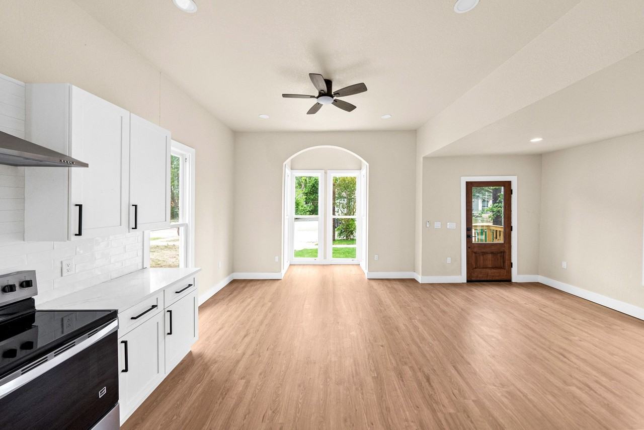 1122 N Pine St - Photo 7 of 33