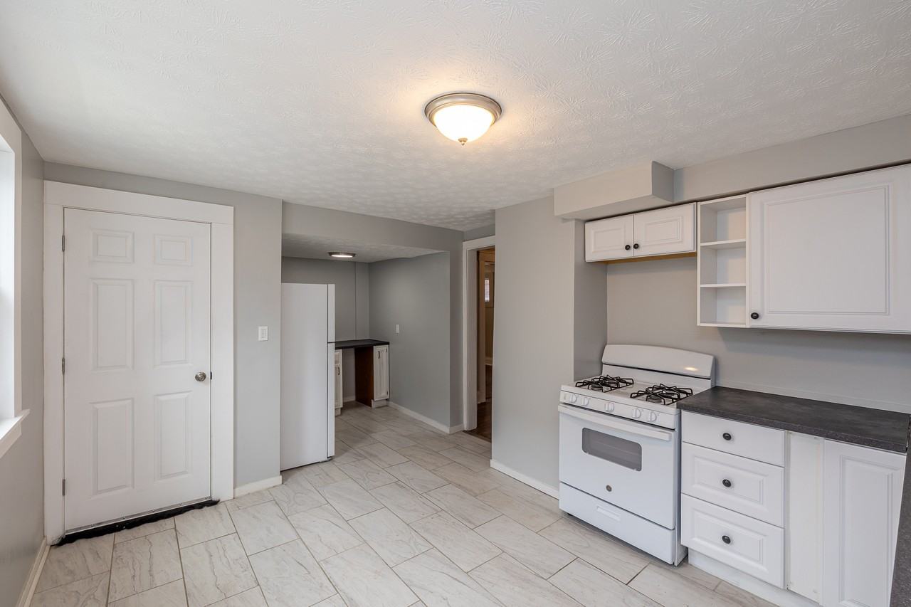 1807 Denison Ave - Photo 4 of 14