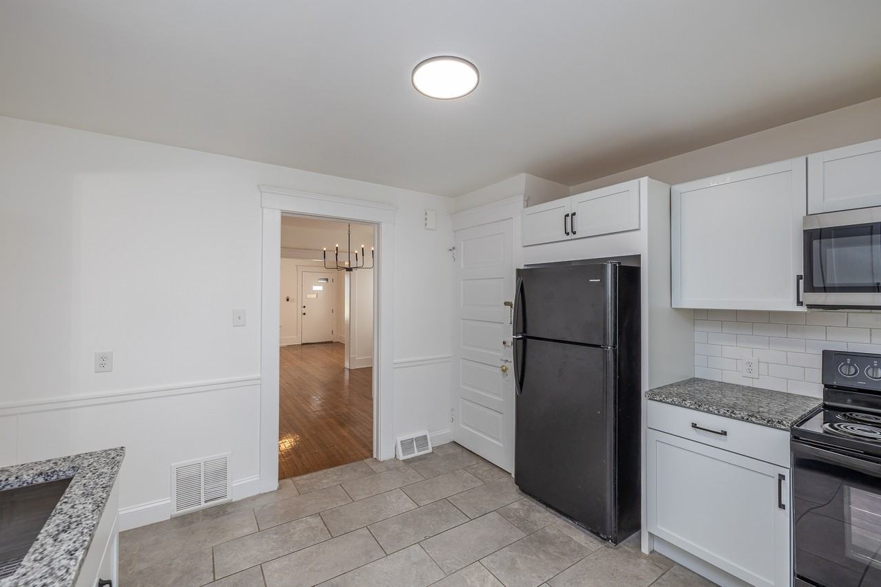 1356 W 58Th St - Photo 4 of 18