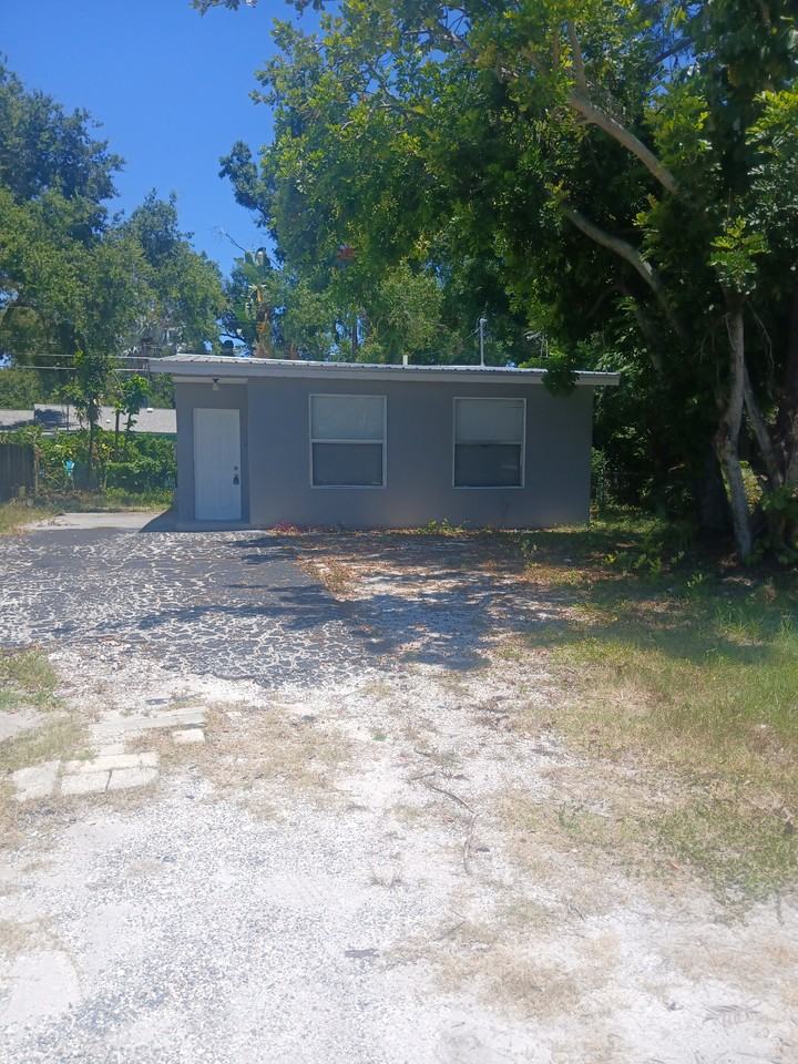 1060 65th St S - Photo 2 of 18