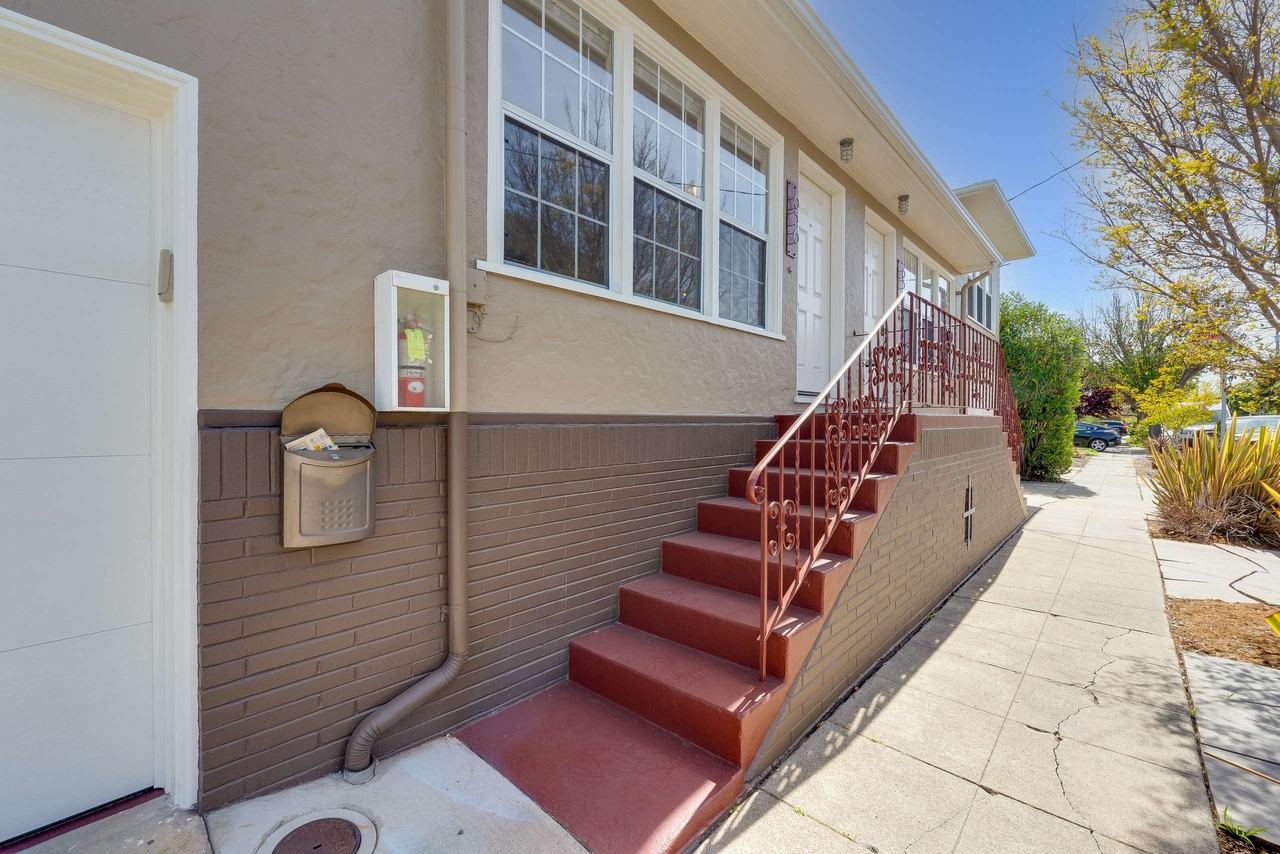 656 27th St - Photo 3 of 26