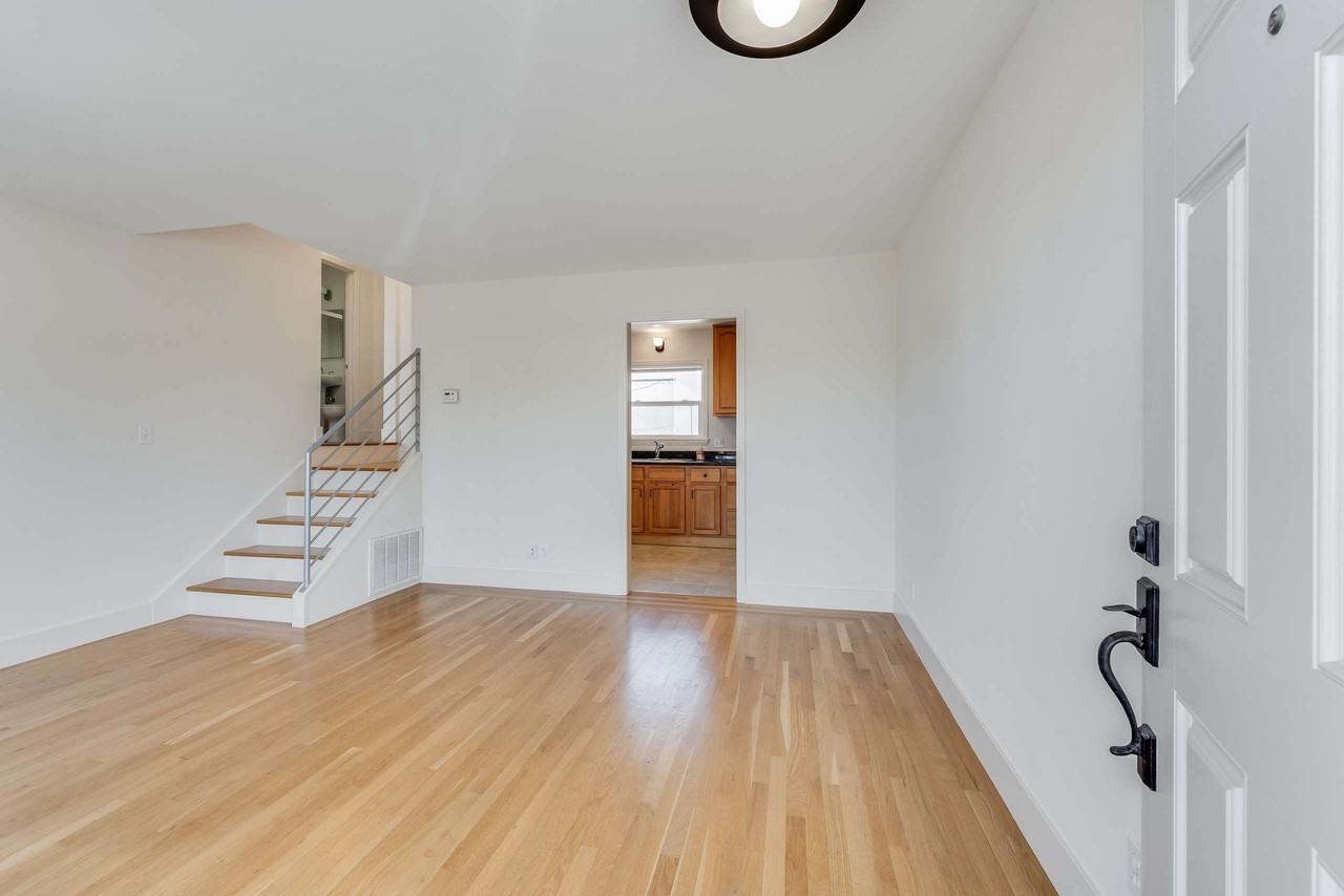 656 27th St - Photo 4 of 26