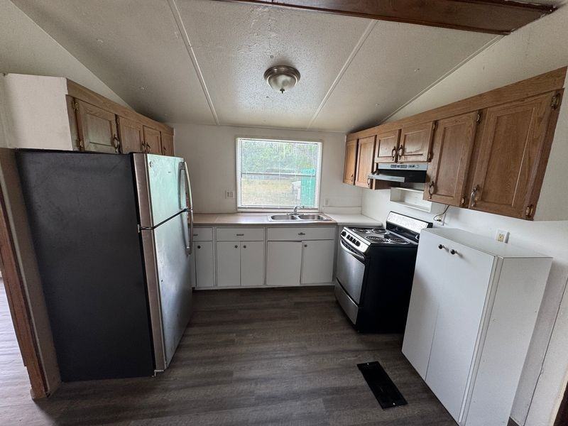 15901 Brenda St - Photo 2 of 12