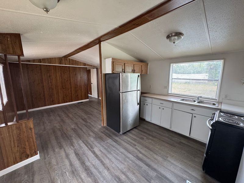 15901 Brenda St - Photo 4 of 12