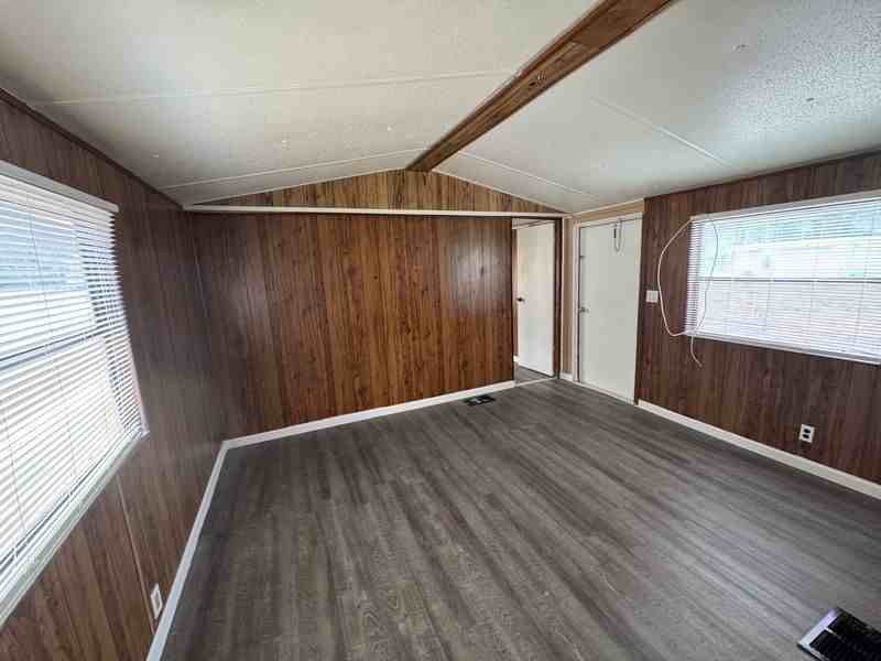 15901 Brenda St - Photo 7 of 12