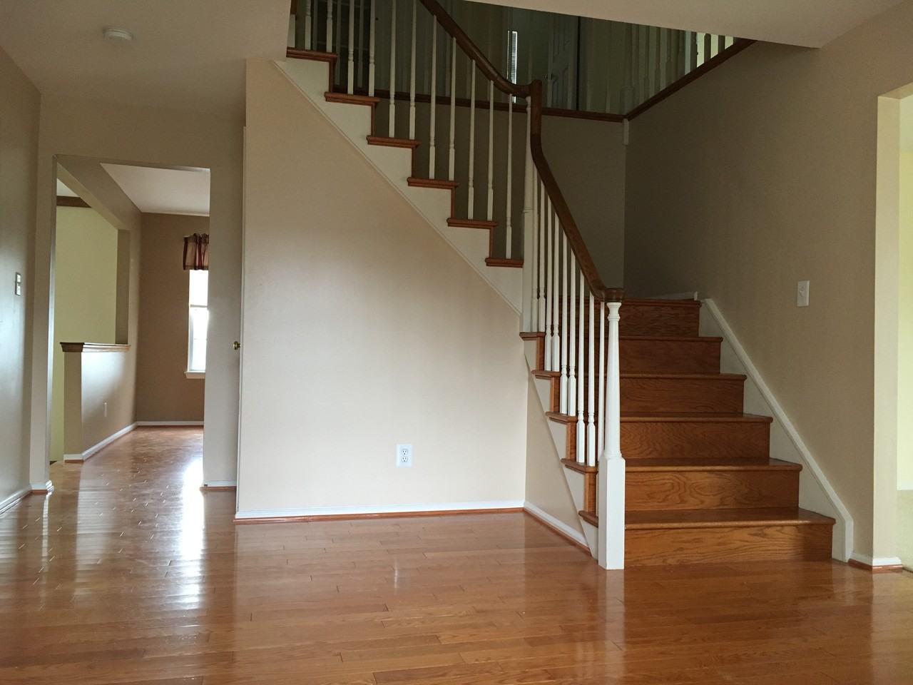 8 Patrick Henry Drive - Photo 2 of 26