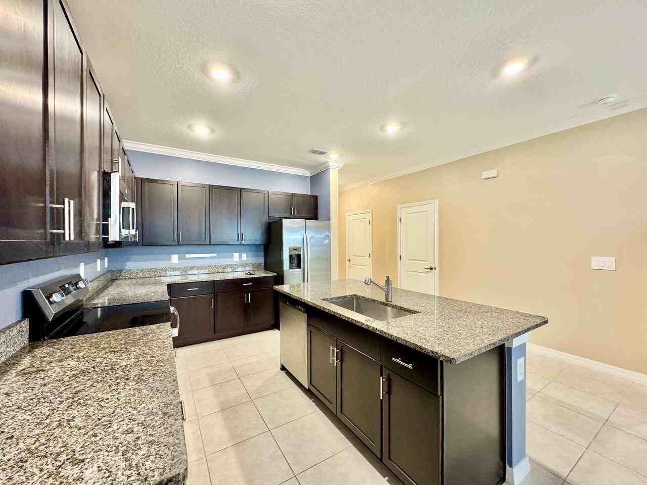 10809 Fowlers Bluff Ct - Photo 7 of 33