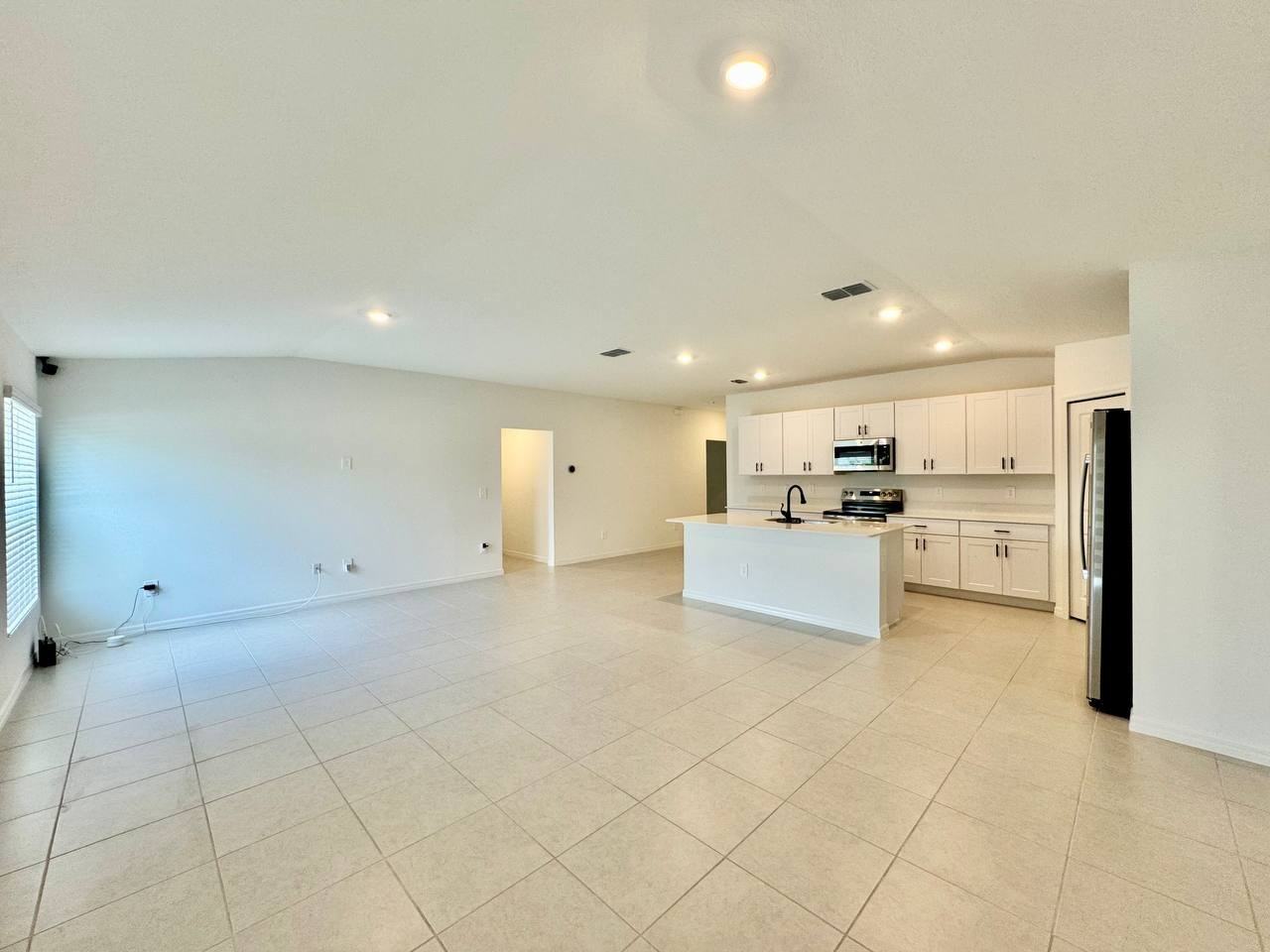 10275 Purple Leaf Ct - Photo 4 of 37