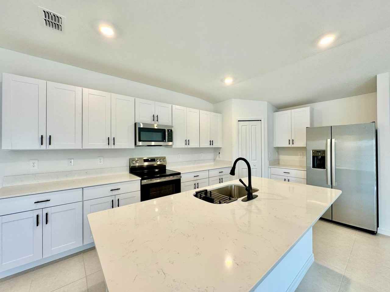 10275 Purple Leaf Ct - Photo 6 of 37