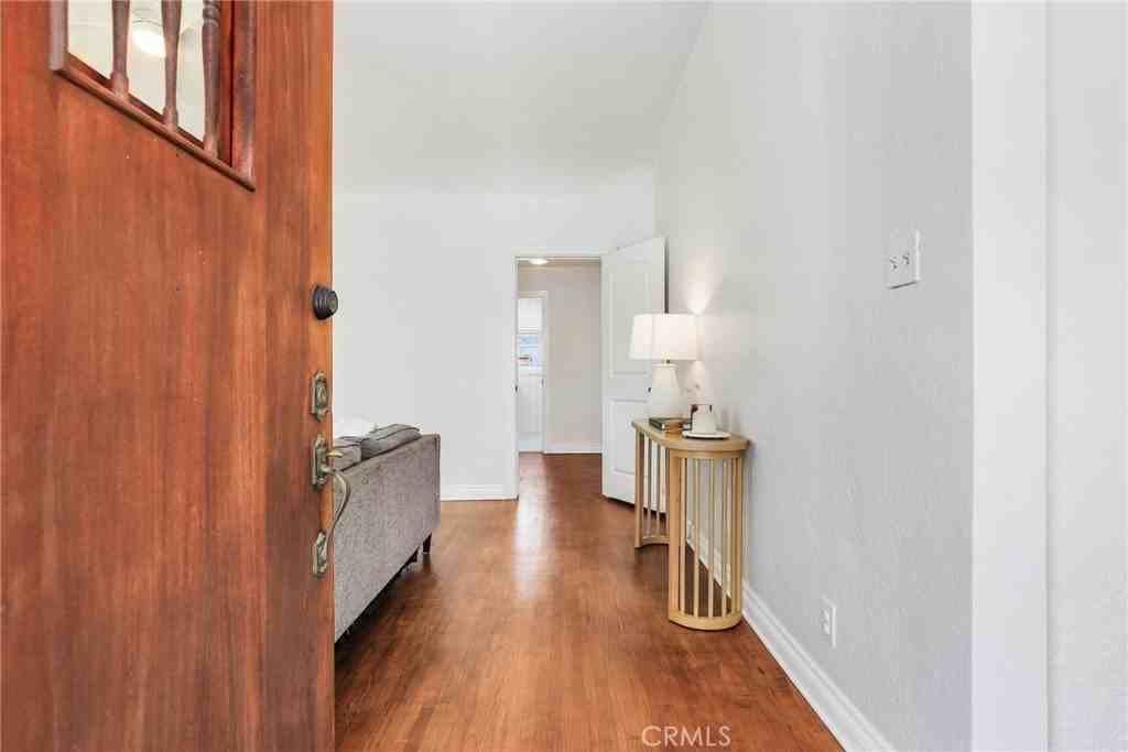 6042 Gundry Ave - Photo 7 of 50