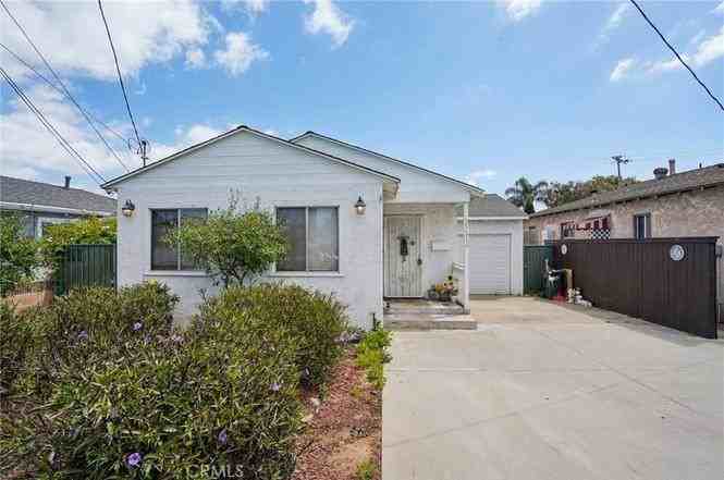 25212 Walnut St - Photo 2 of 15