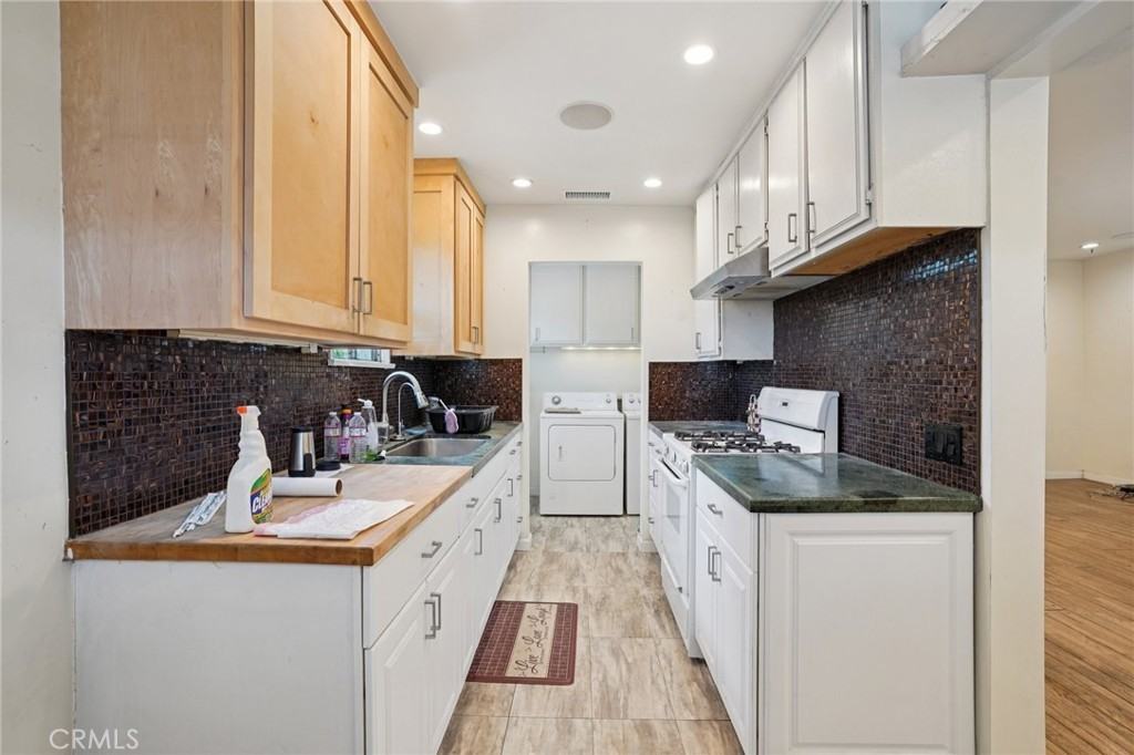 25212 Walnut St - Photo 5 of 15