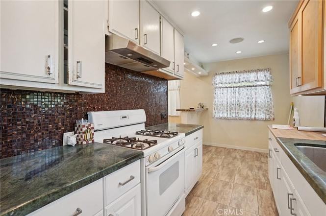 25212 Walnut St - Photo 7 of 15