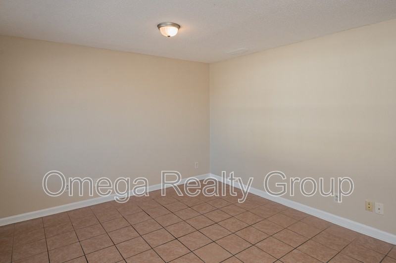 3328 Meridian St N #208 - Photo 6 of 24