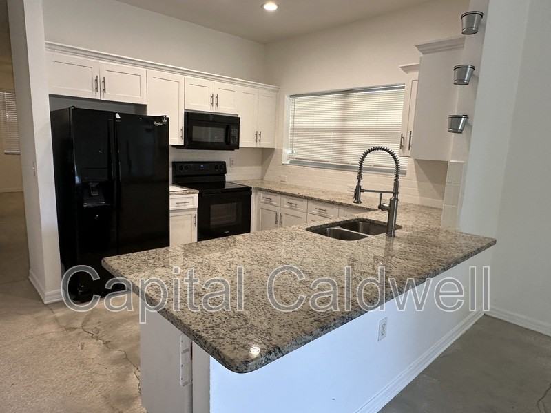 1215 E 29th Ave - Photo 6 of 18
