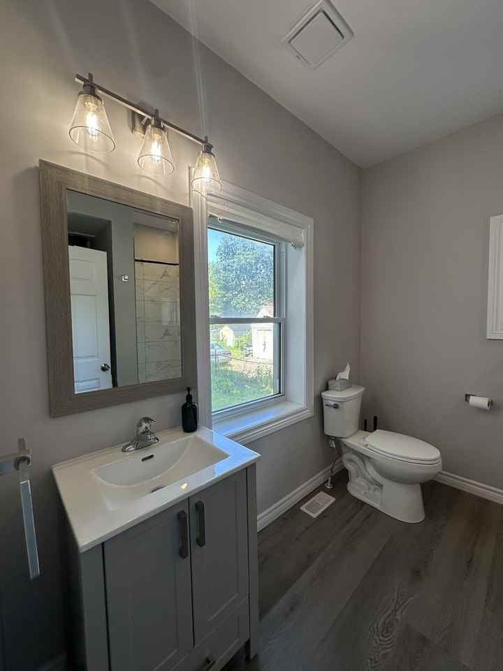 263 Bethune St - Photo 4 of 18