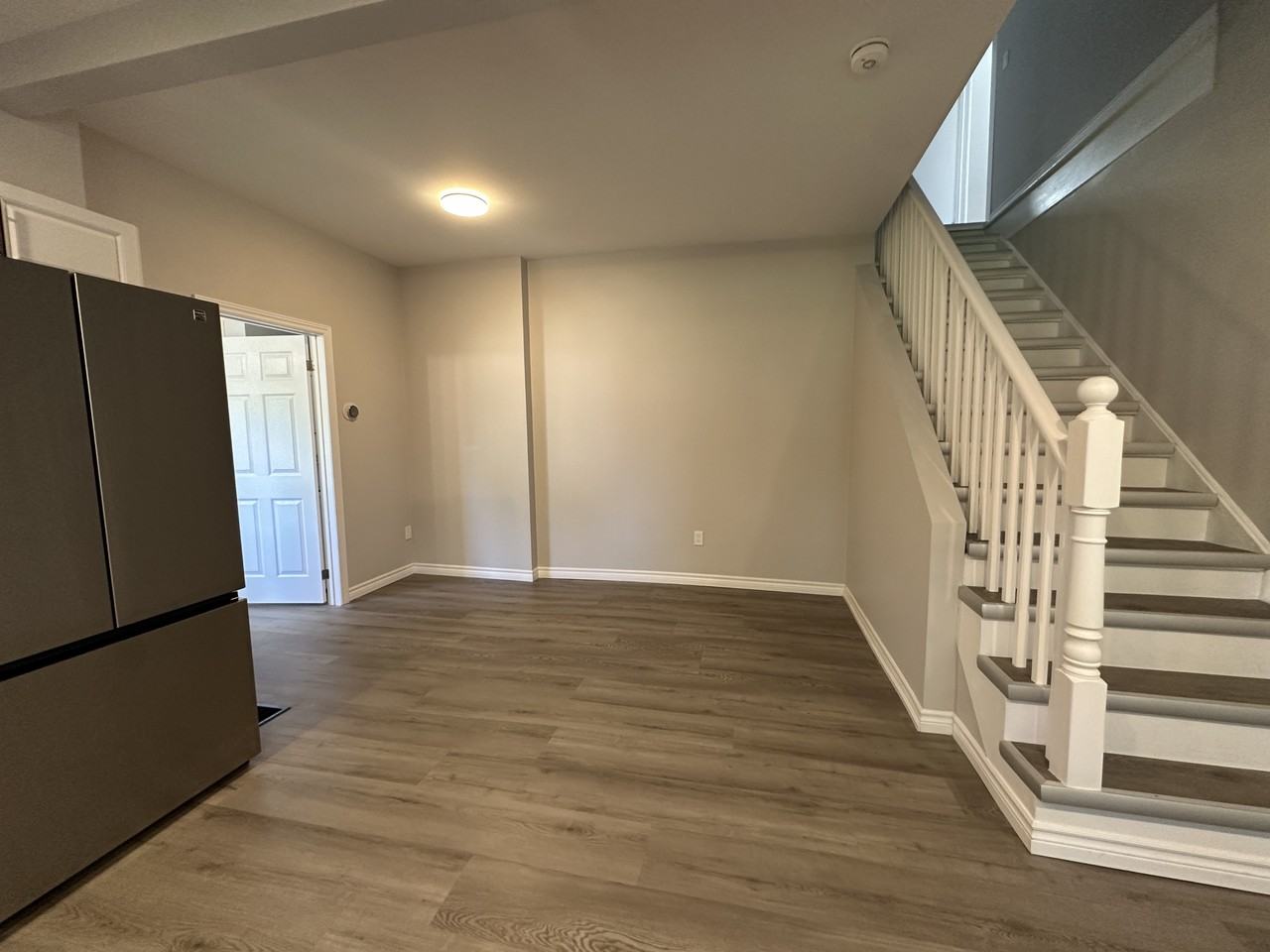 263 Bethune St - Photo 5 of 18
