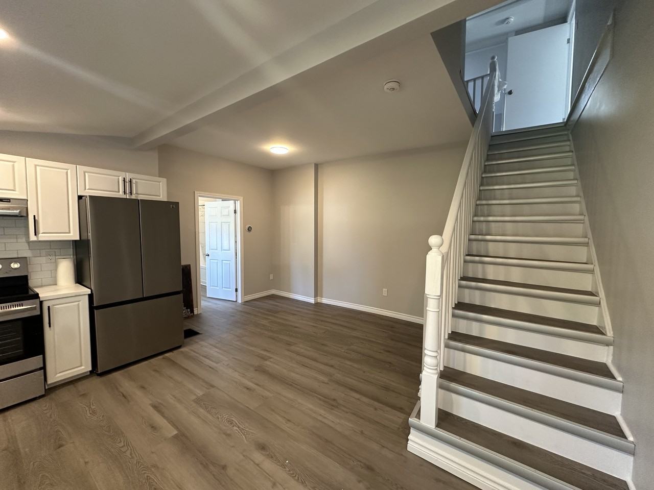 263 Bethune St - Photo 6 of 18