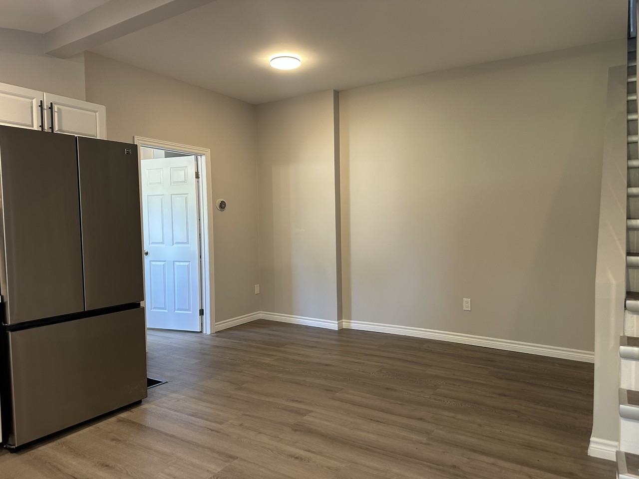 263 Bethune St - Photo 7 of 18