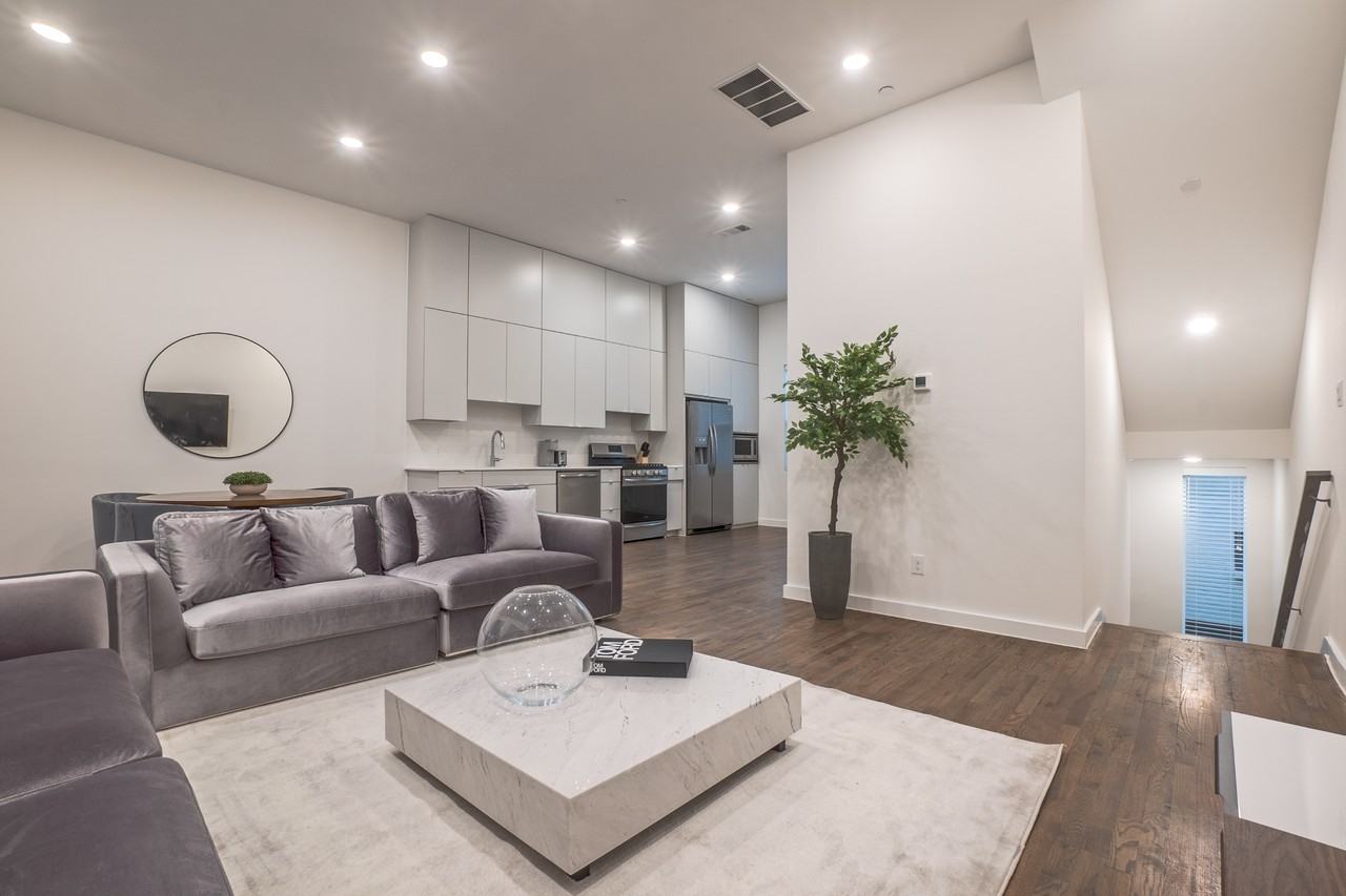 5002 San Jacinto St - Photo 2 of 11