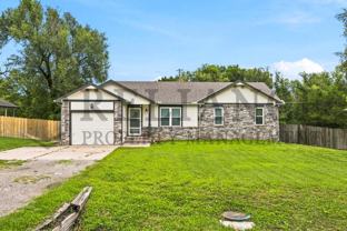 516 N Lakeside Dr - Photo 1 of 1