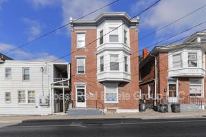 featured image of 207 N Mulberry St #3