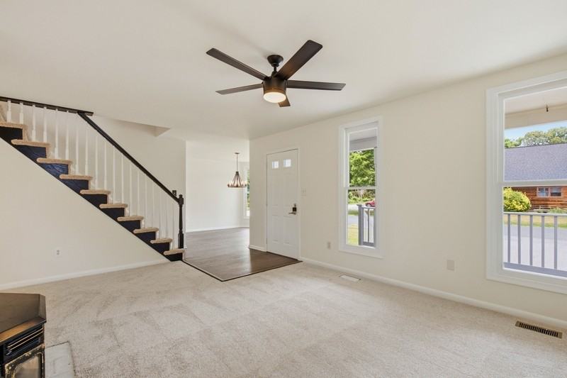 301 Kenmore Ave - Photo 3 of 24