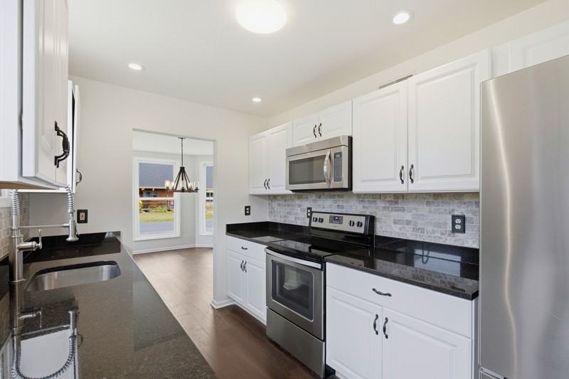 301 Kenmore Ave - Photo 7 of 24