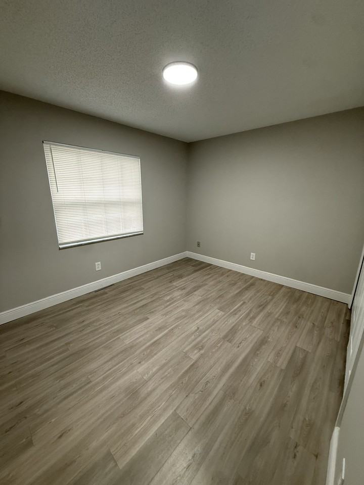 2539 Christine Dr - Photo 3 of 9