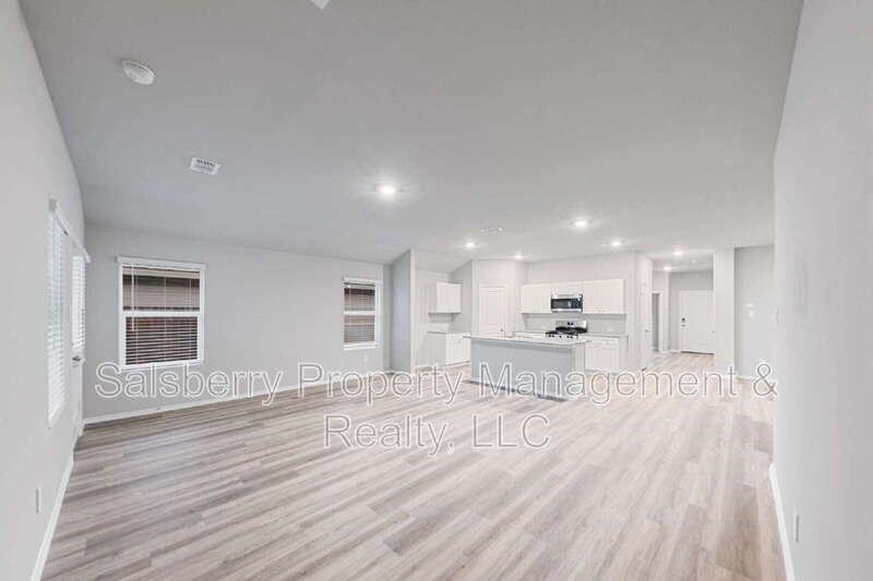 316 Deaf Smith St - Photo 3 of 23