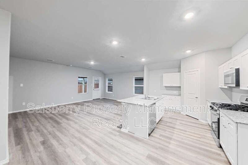 316 Deaf Smith St - Photo 4 of 23