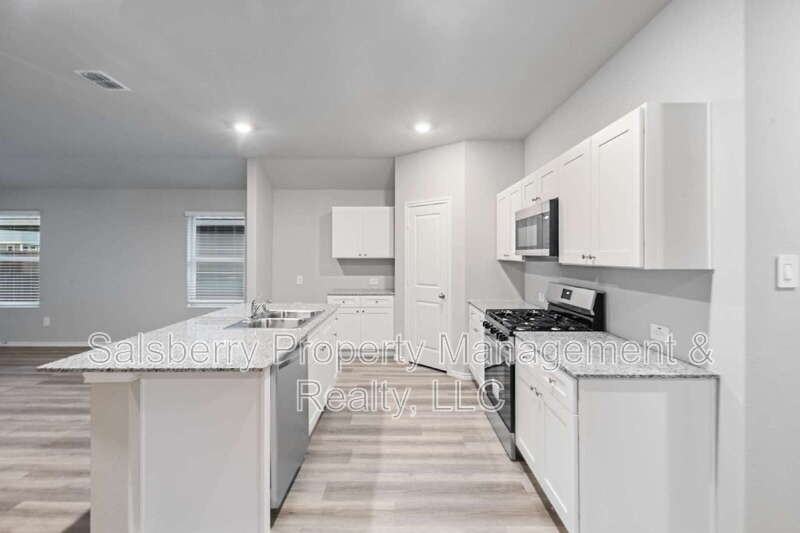 316 Deaf Smith St - Photo 5 of 23