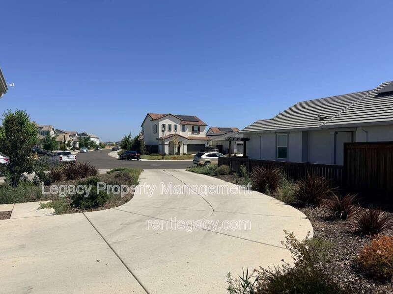 8332 Taylormade Way - Photo 4 of 32