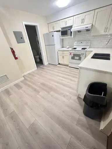 27 Slocan St - Photo 2 of 7