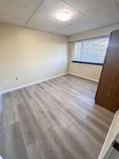 27 Slocan St - Photo 5 of 7