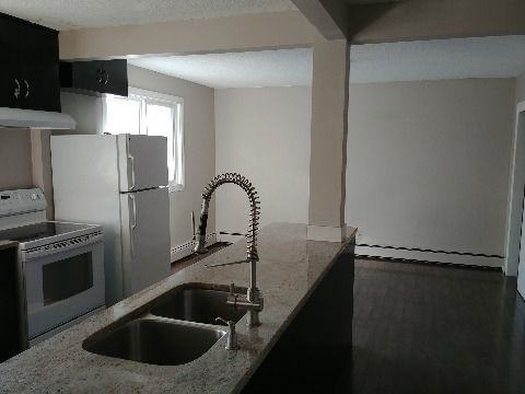 10423 69 Ave Nw - Photo 4 of 30