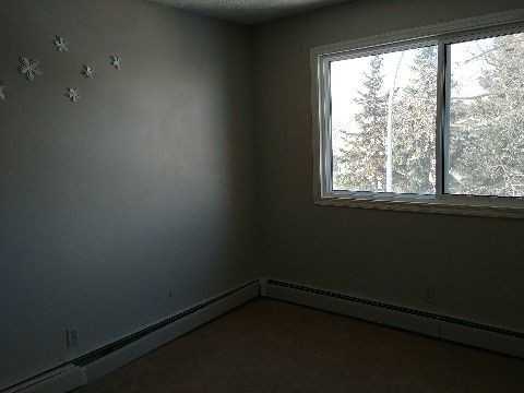 10423 69 Ave Nw - Photo 6 of 30