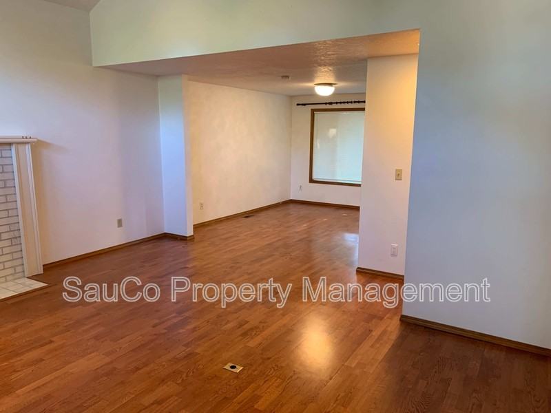 1587 Ne 57th Ave - Photo 3 of 29