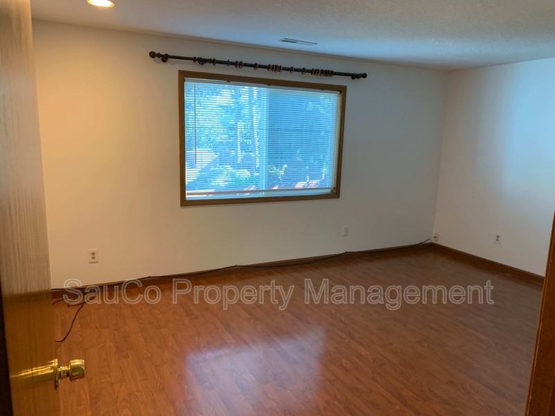 1587 Ne 57th Ave - Photo 4 of 29