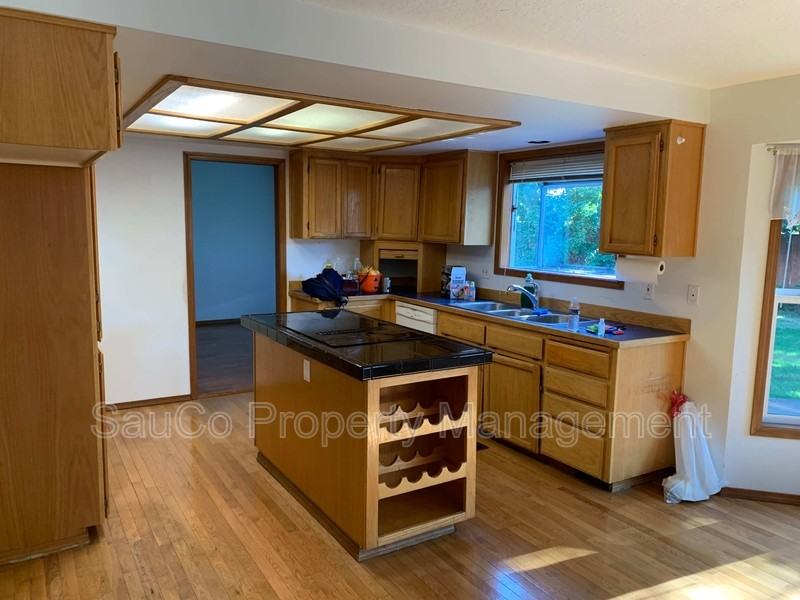 1587 Ne 57th Ave - Photo 5 of 29