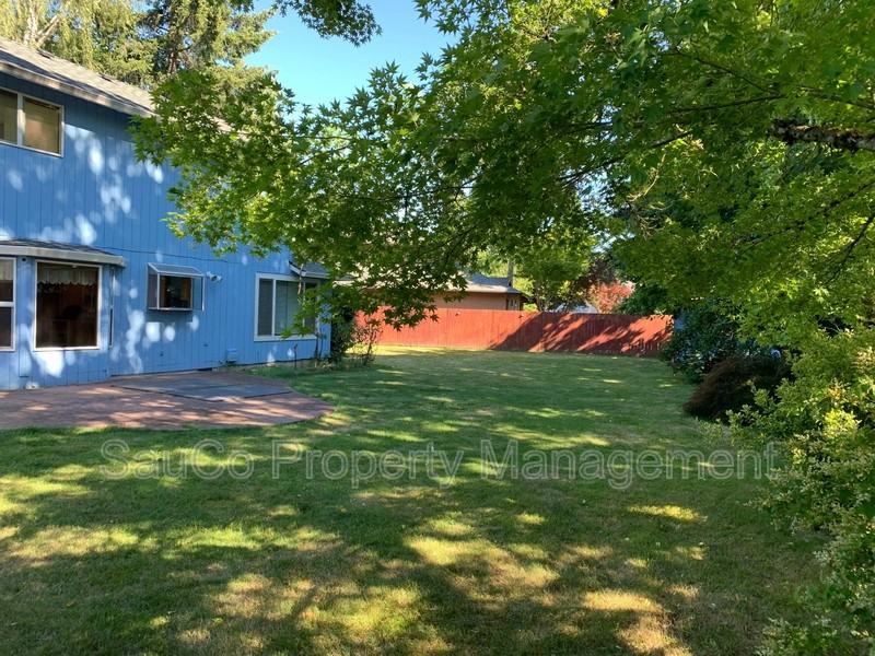 1587 Ne 57th Ave - Photo 6 of 29