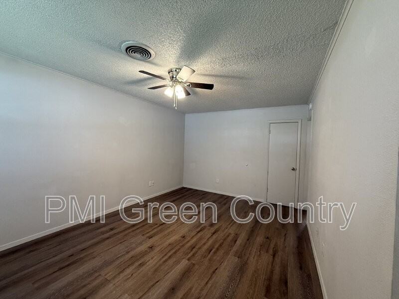 817 Park St - Photo 3 of 10