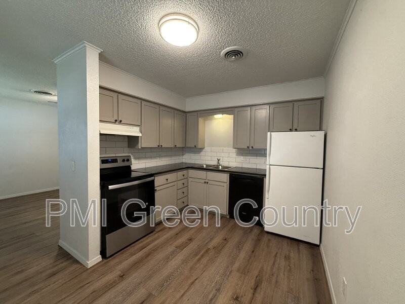 817 Park St - Photo 4 of 10
