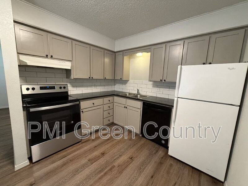 817 Park St - Photo 5 of 10