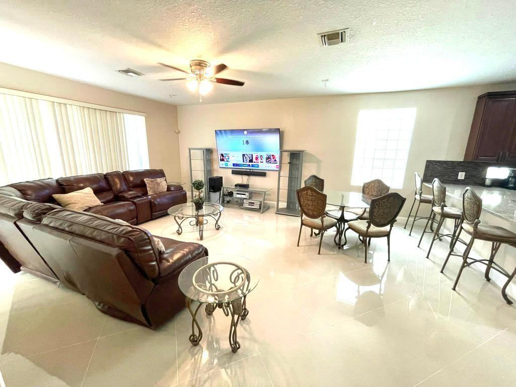 10454 Galleria Street - Photo 7 of 8