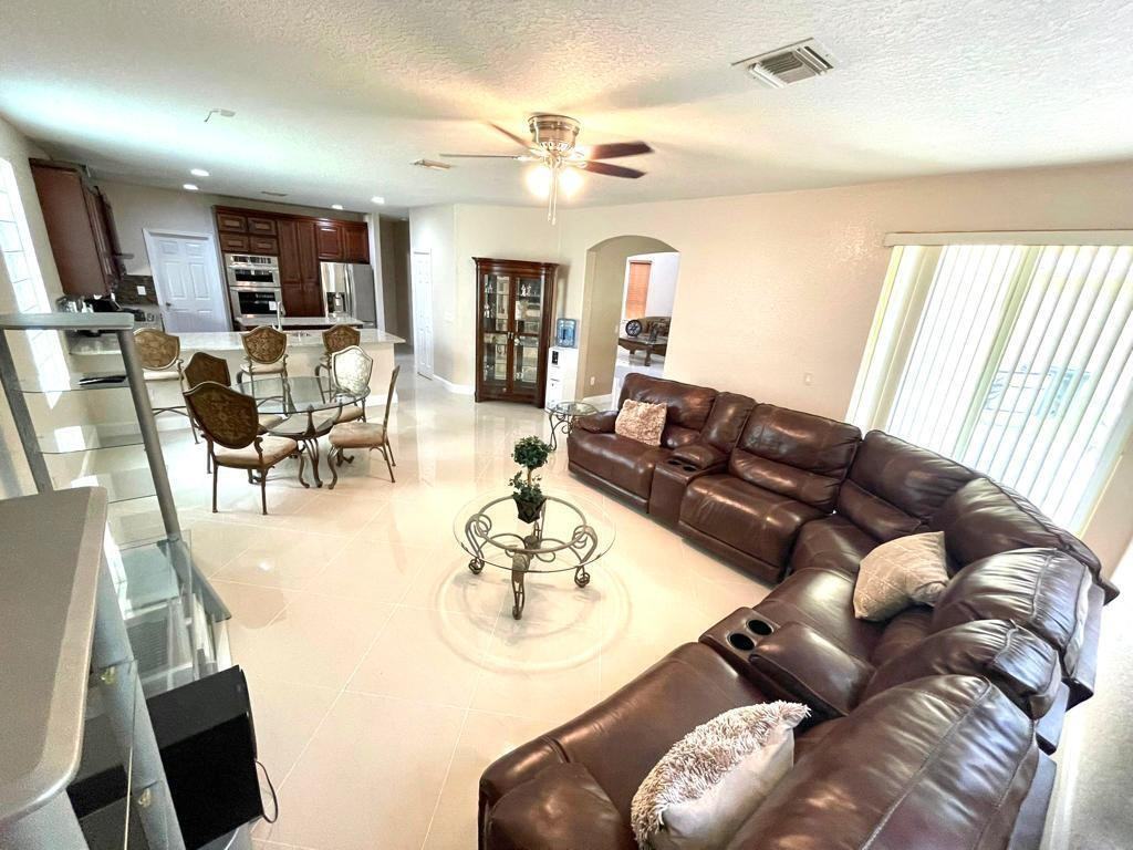 10454 Galleria Street - Photo 4 of 8