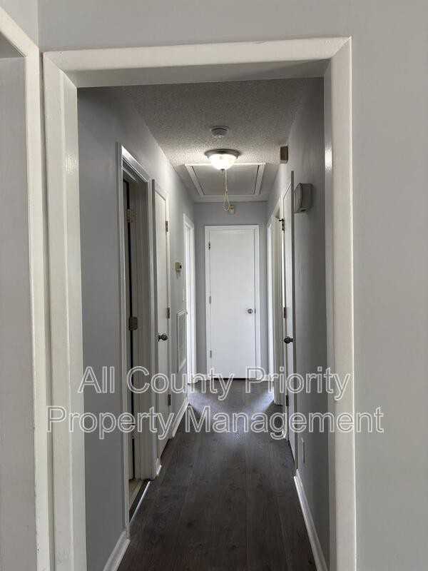 513 W Jones Ave - Photo 4 of 10