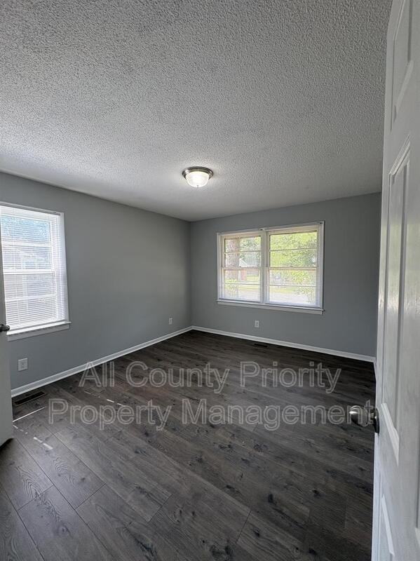513 W Jones Ave - Photo 7 of 10